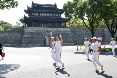 笑脸与热情刷屏！这名火炬手是景兴人！